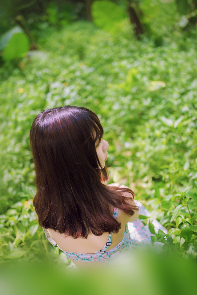 夏日碎花裙女孩很清新