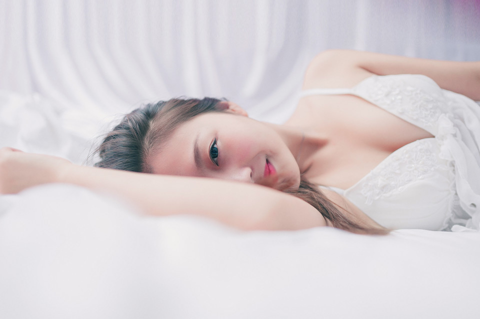 白嫩女神闺房笑容可爱