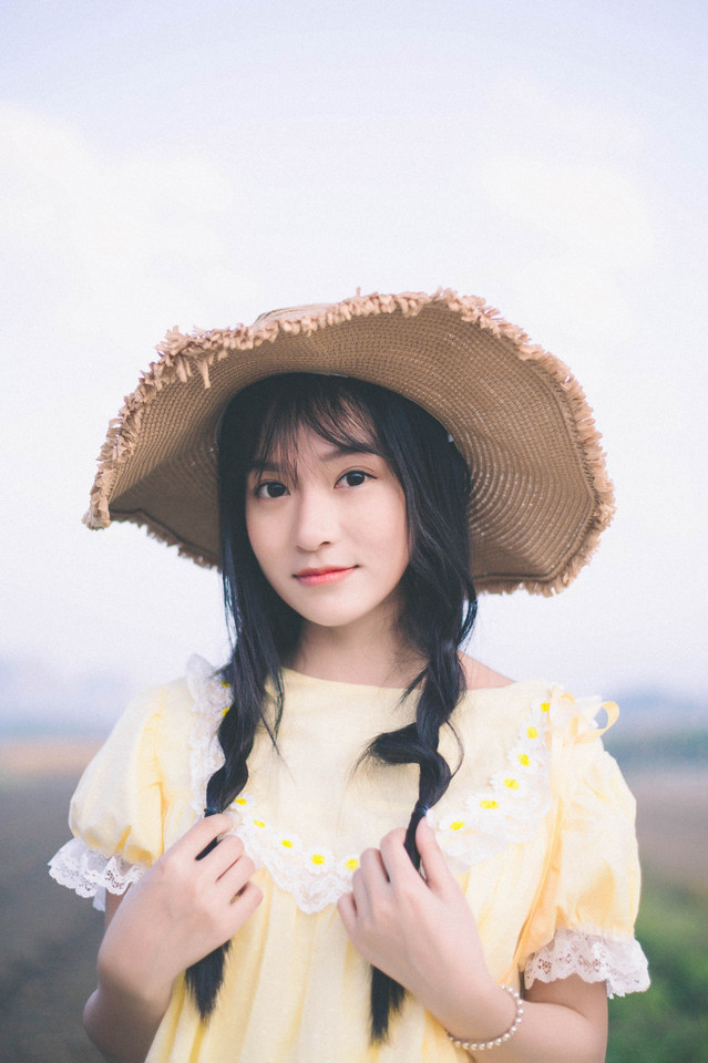 田园清新姑娘恬静安宁