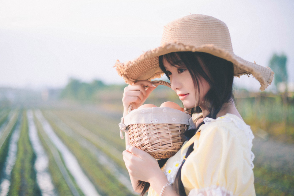 田园清新姑娘恬静安宁