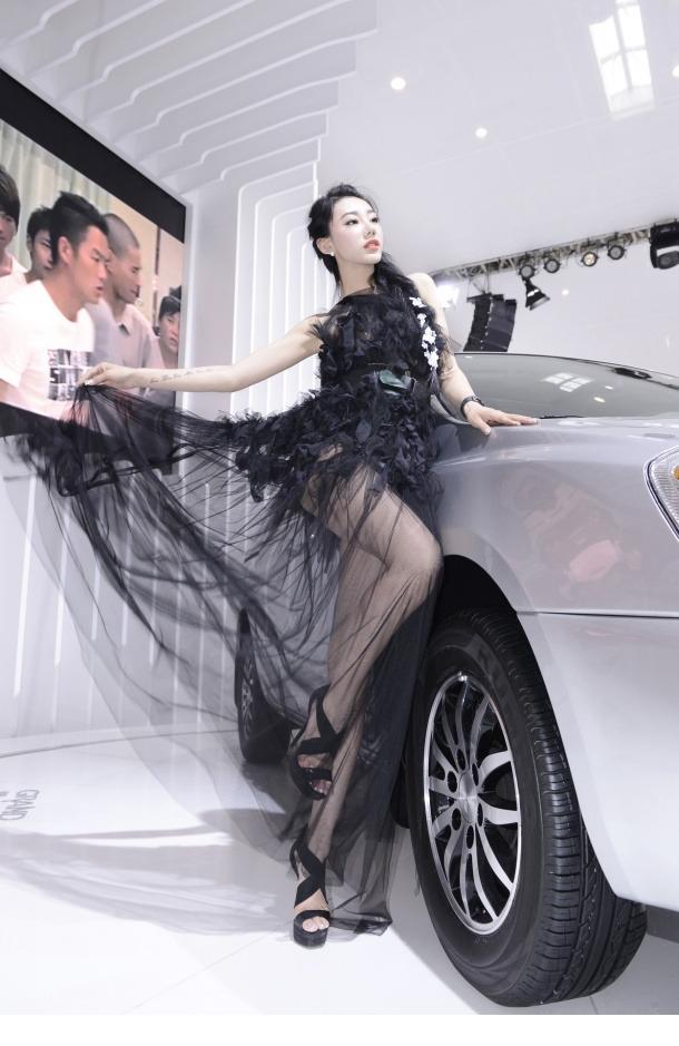 车模金美辛性感黑丝红唇自拍照
