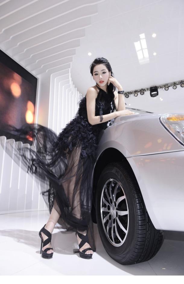 车模金美辛性感黑丝红唇自拍照