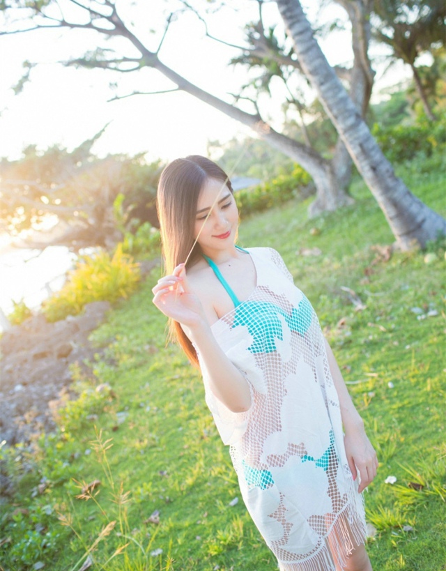 白嫩女生透视比基尼迷人