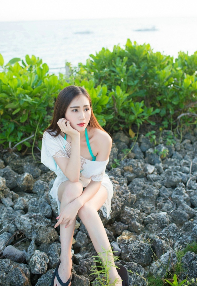 白嫩女生透视比基尼迷人