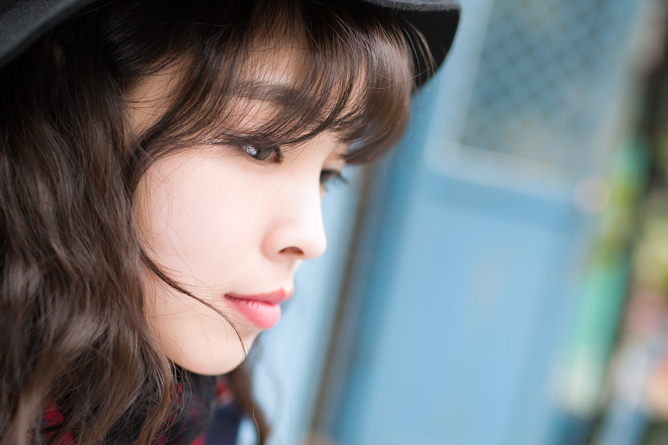 暖阳文艺气质美女户外写真