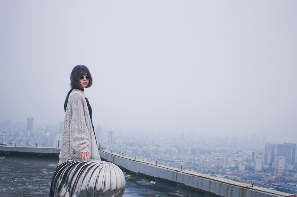 黑超酷炫少女天台的帅气写真