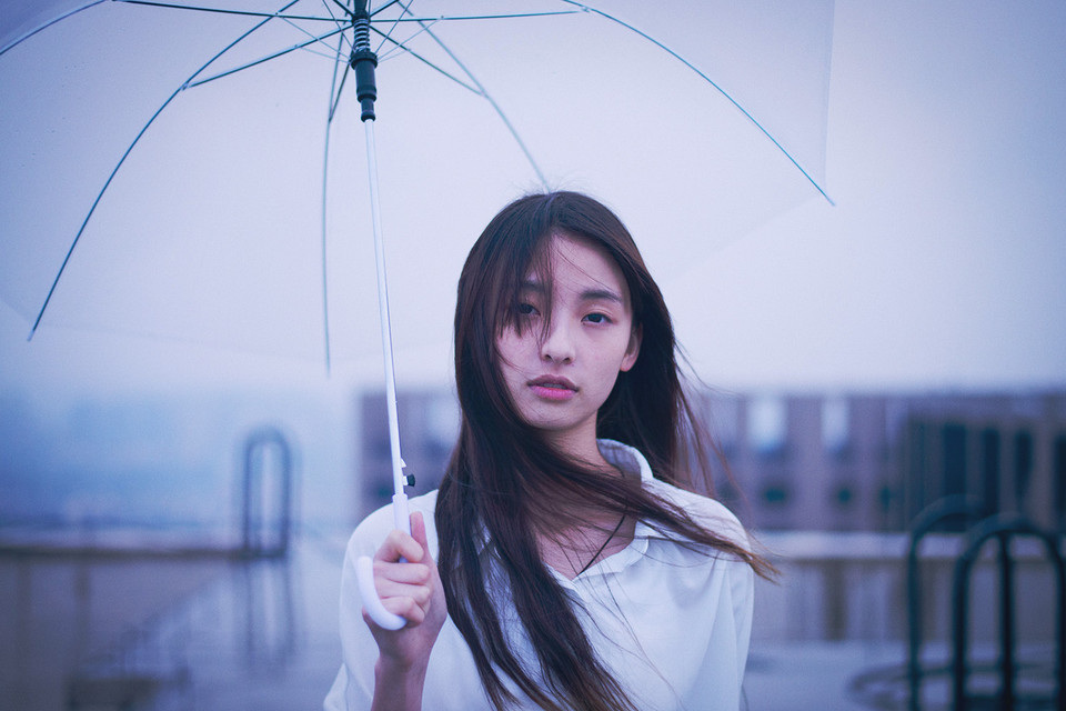 文艺清新女神落寞天台写真