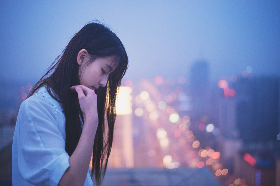 文艺清新女神落寞天台写真