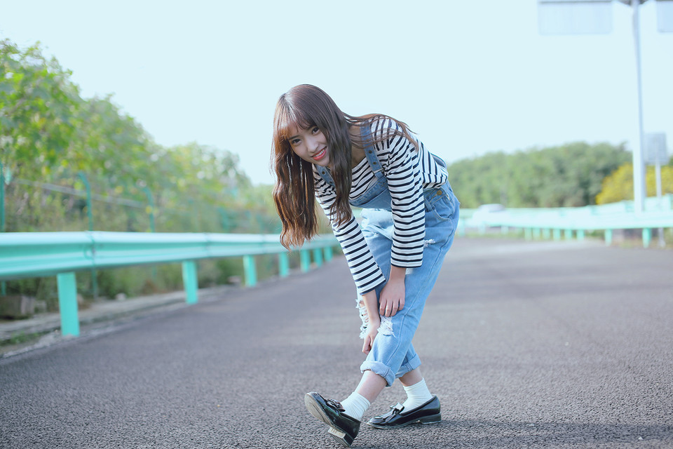卷发纯情女孩的眼神