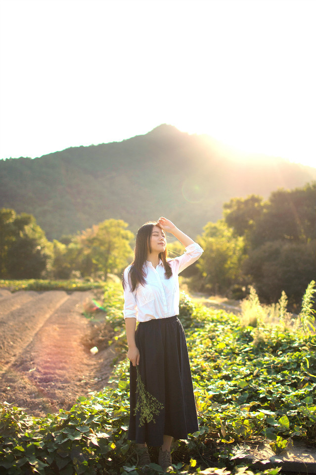 长发文艺女神的逆光写真