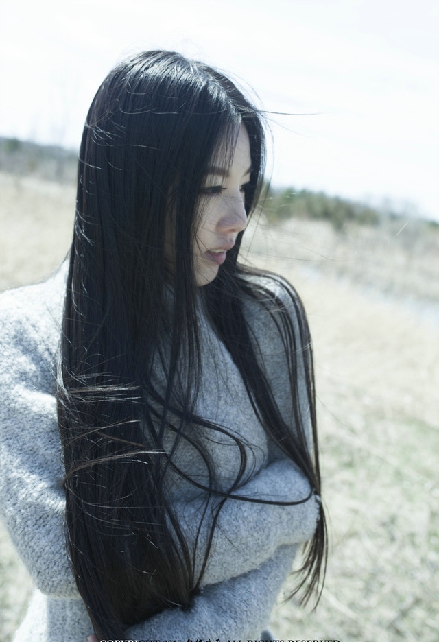 黑长直女神气质优雅户外写真