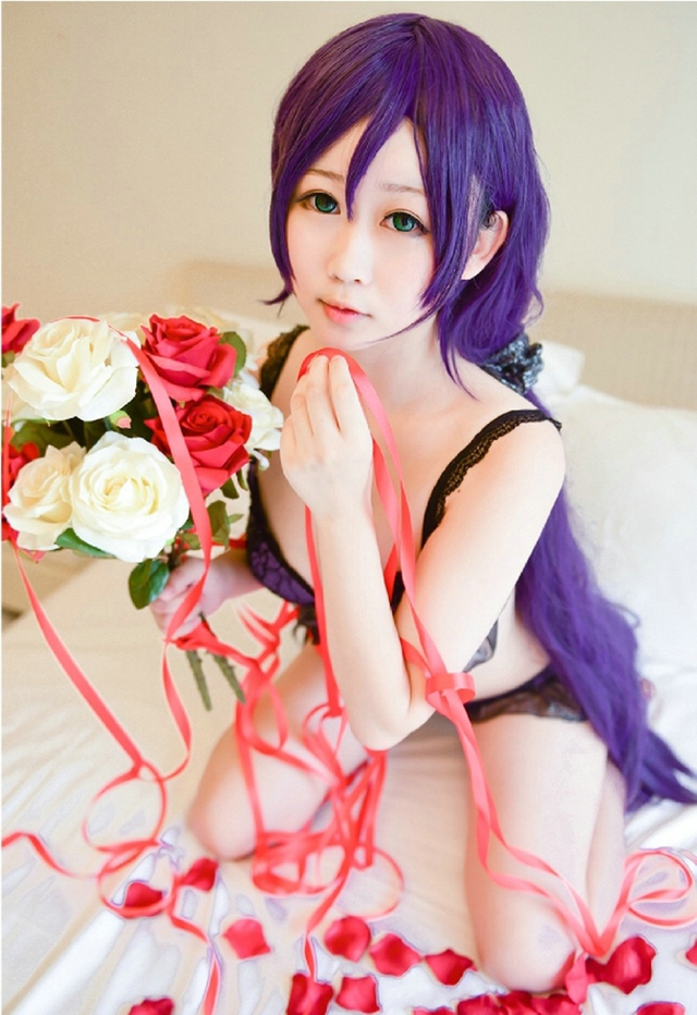 白嫩萝莉性感cosplay