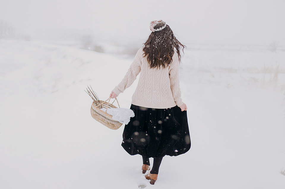 优雅迷人熟女雪地写真