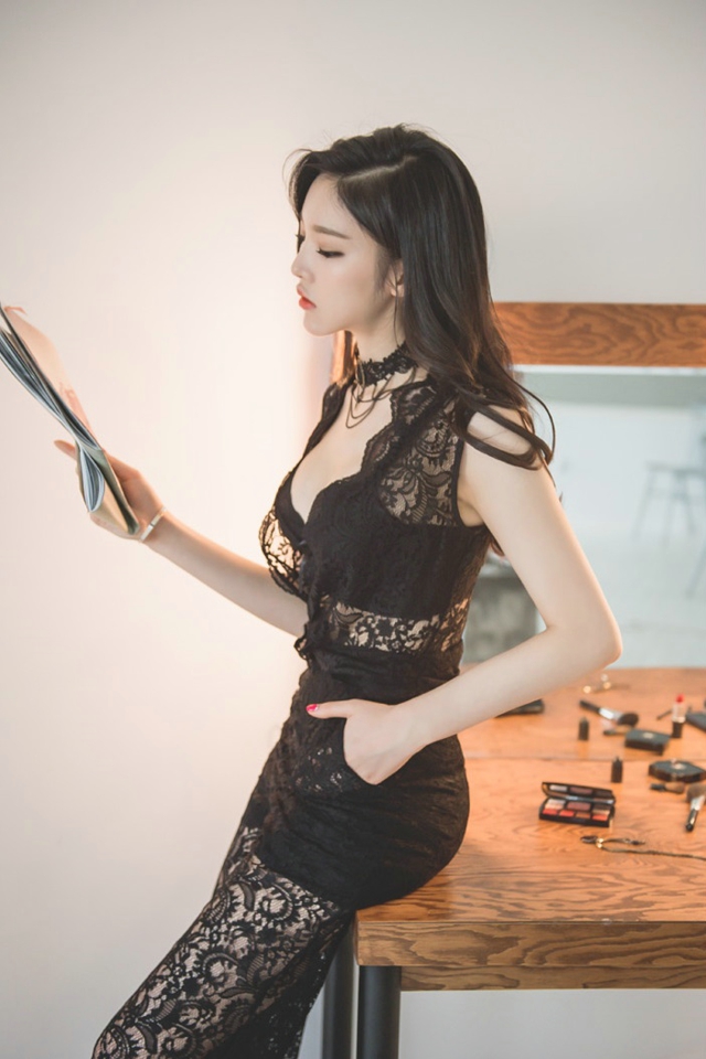 黑色蕾丝长裙美眉优雅迷人