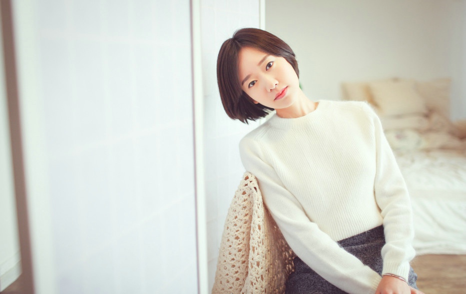 短发气质清新脱俗美女私房换衣秀