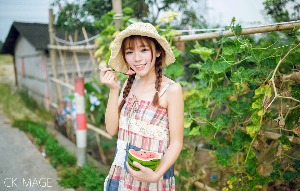 纯美可爱麻花辫少女的夏天