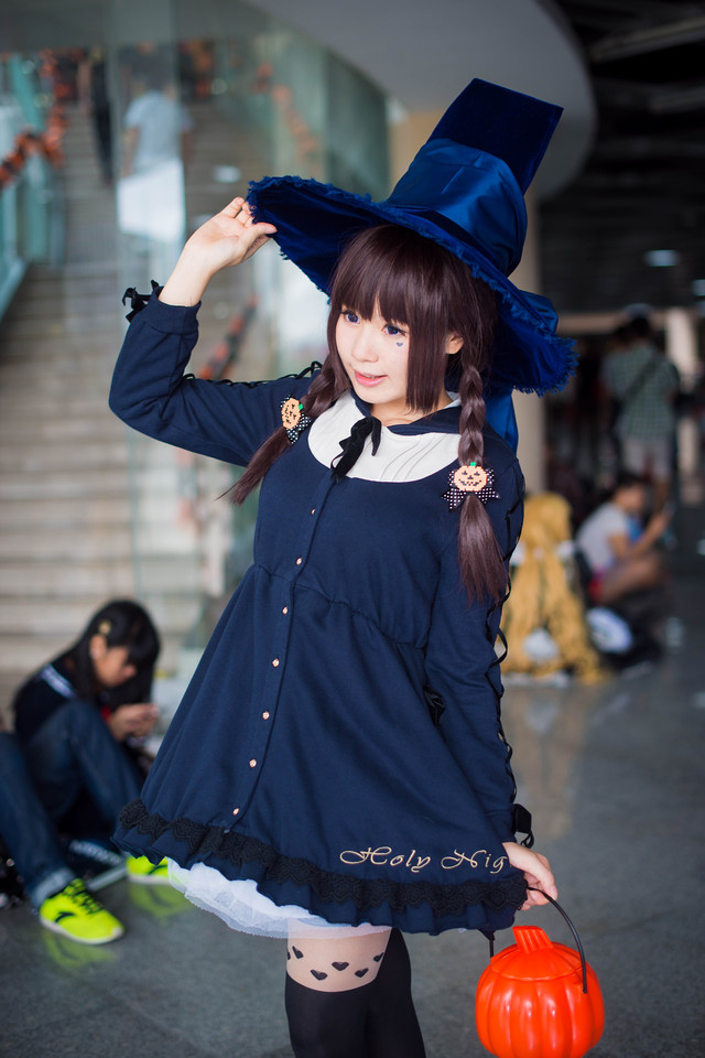 可爱萝莉小魔女cosplay