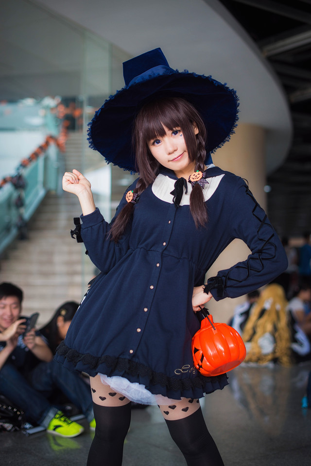 可爱萝莉小魔女cosplay