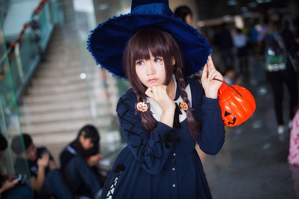 可爱萝莉小魔女cosplay