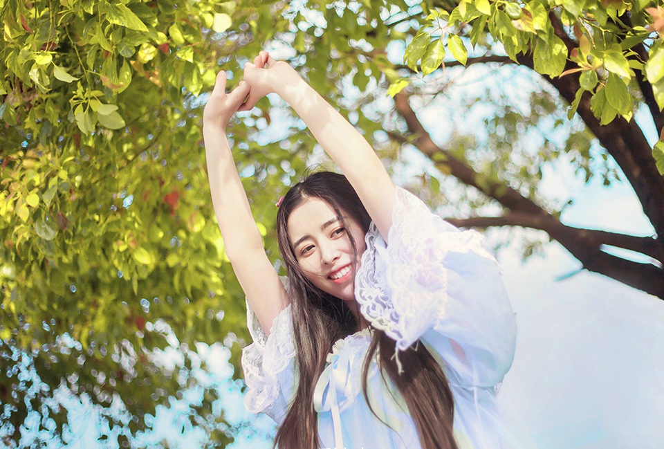 可爱呆萌仙子笑容甜美