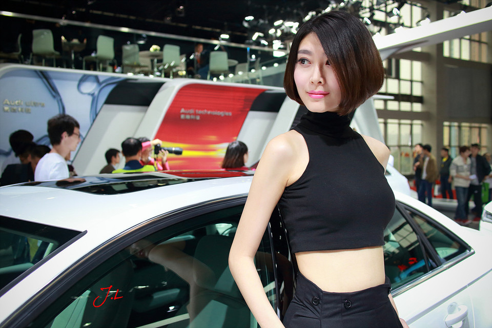 杭州车展上的霸气车模