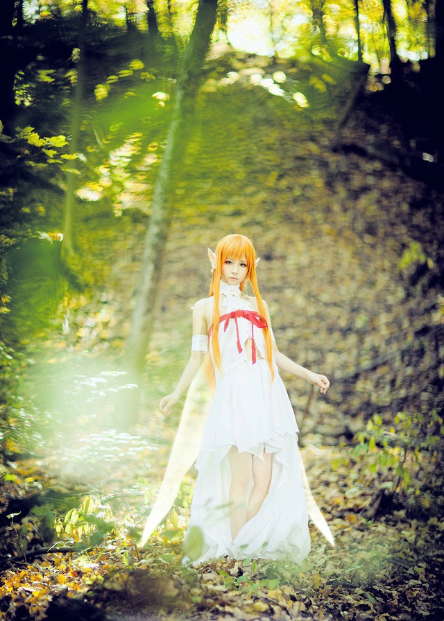 森林中的精灵少女cosplay