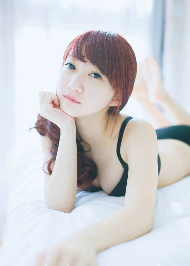 闺房内衣美女清晨写真