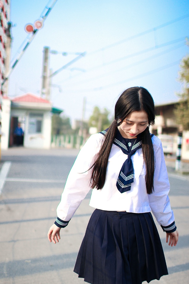 清新可爱校服女生调皮搞怪