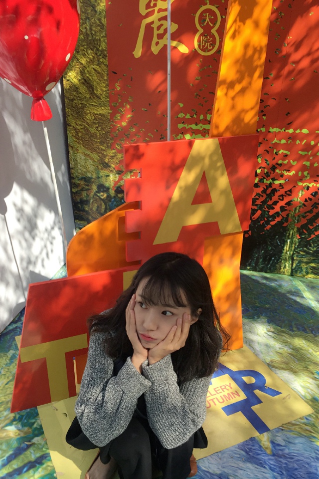 短发安静美女街头随拍