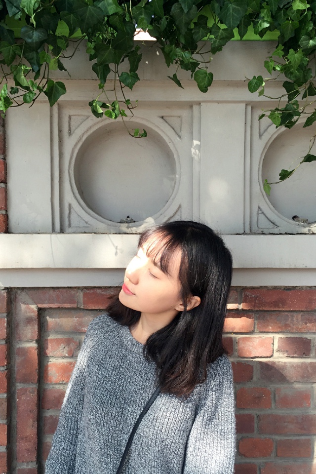 短发安静美女街头随拍