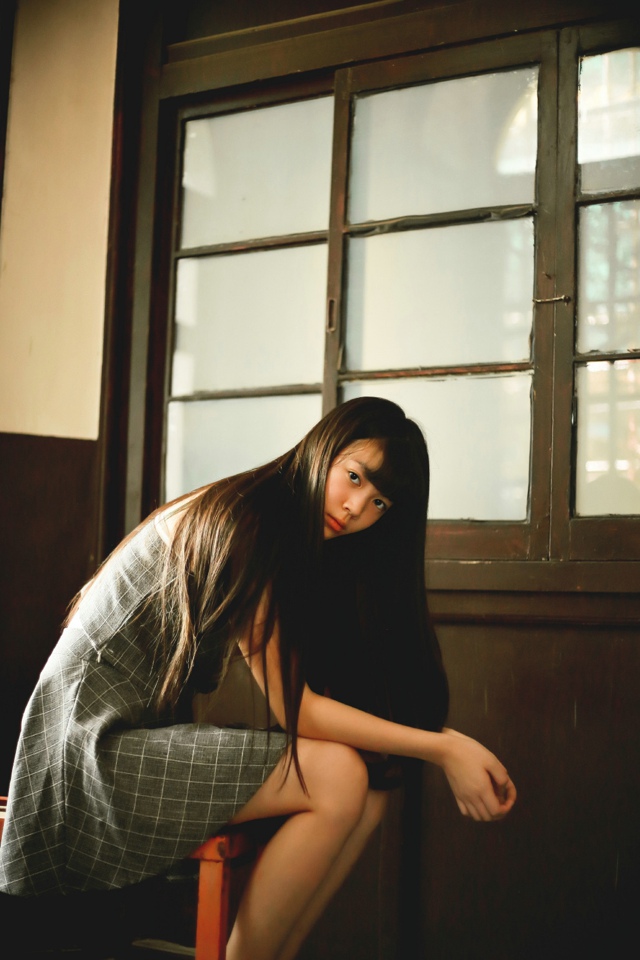 长发少女落寞写真