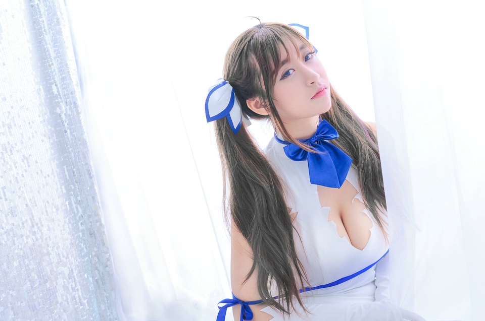 白嫩美眉甜美cosplay