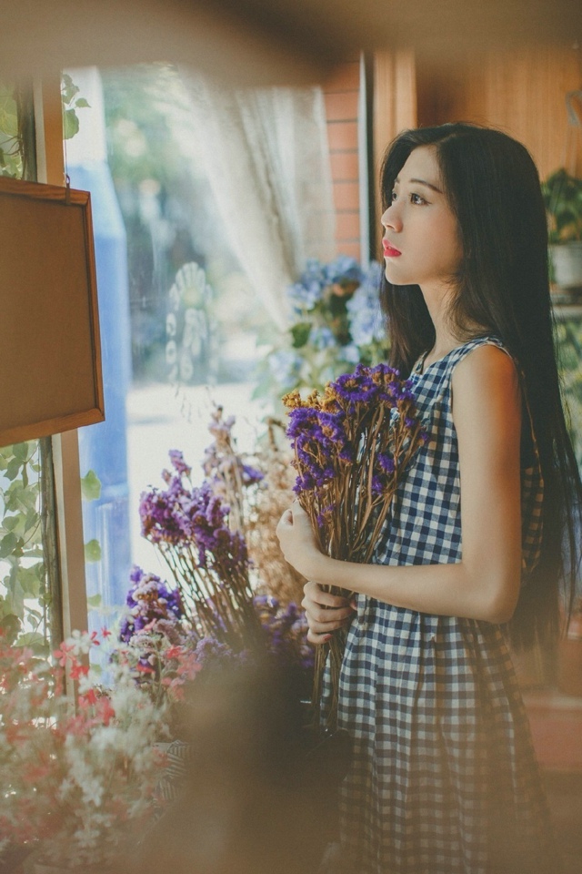 黑长直女神格子清新写真