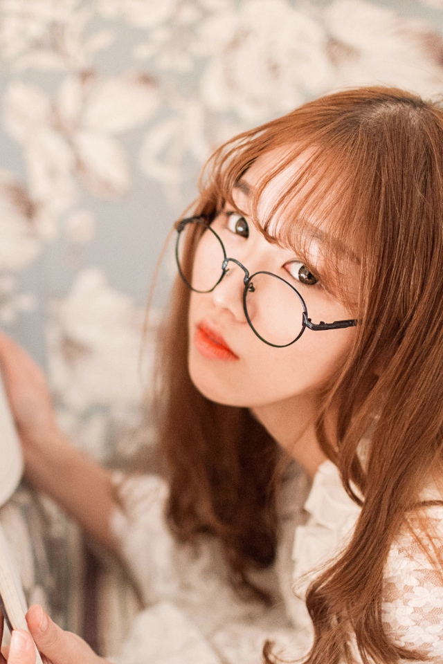 可爱眼镜少女呆萌私房写真