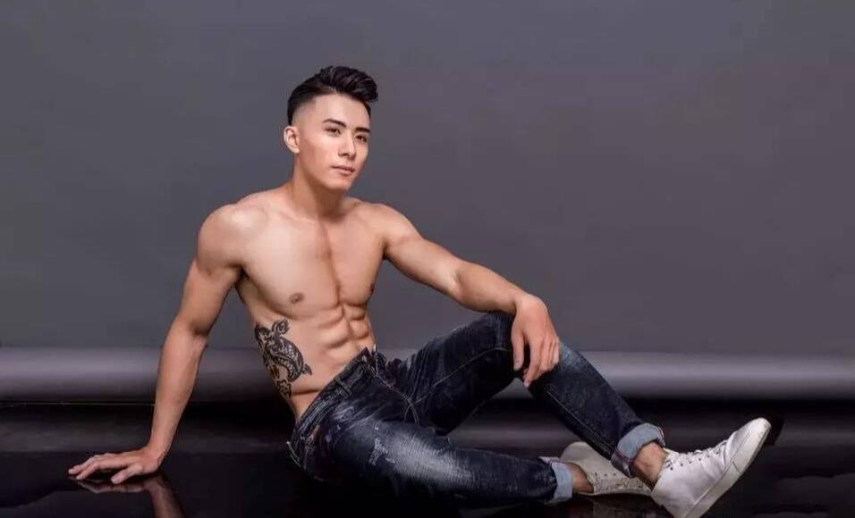 小鲜肉体校帅哥艺术写真图片