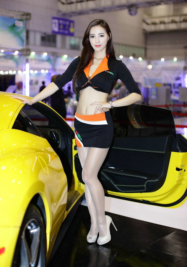 韩国车展上的丝袜模特