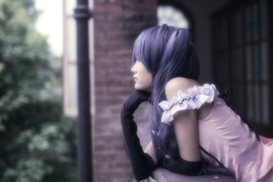 粉嫩皙白美女华丽cosplay
