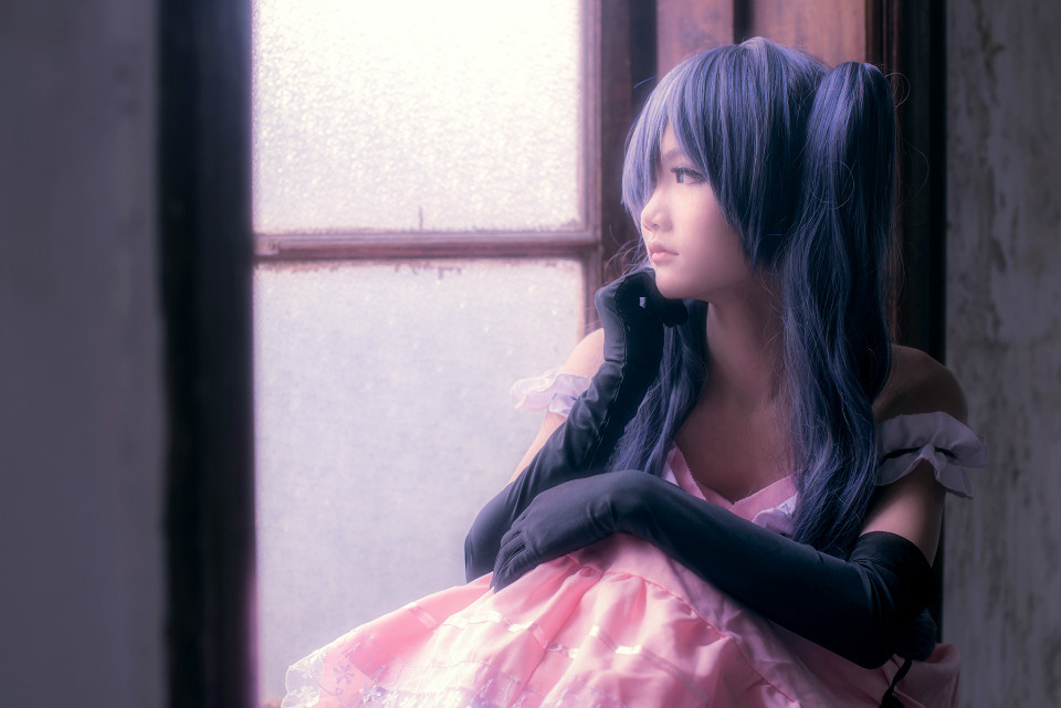 粉嫩皙白美女华丽cosplay