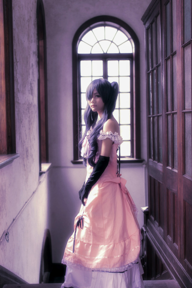 粉嫩皙白美女华丽cosplay