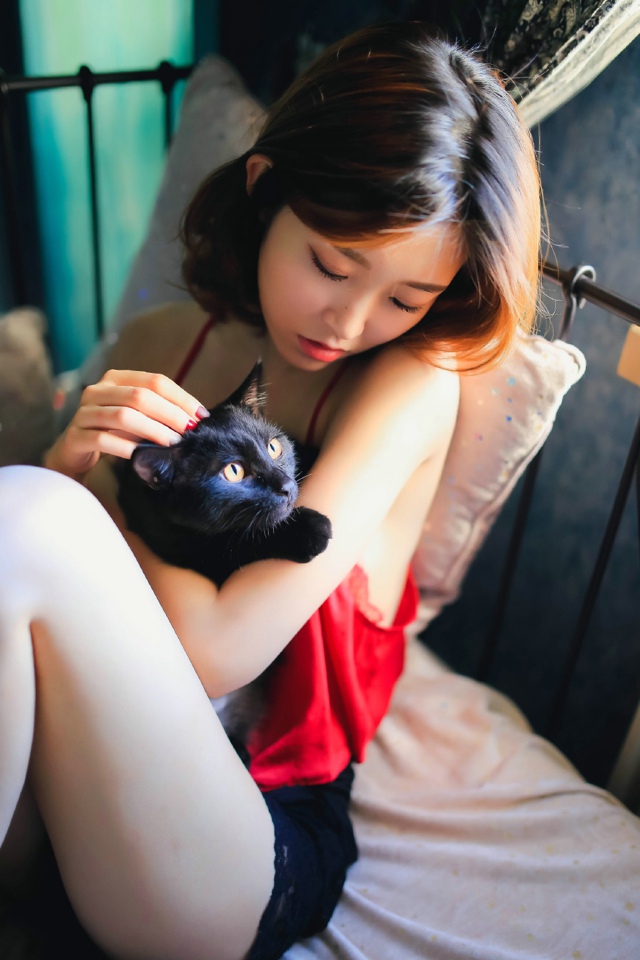 短发红衣美女魅惑性感