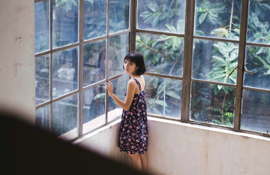 碎花吊带美女清凉写真