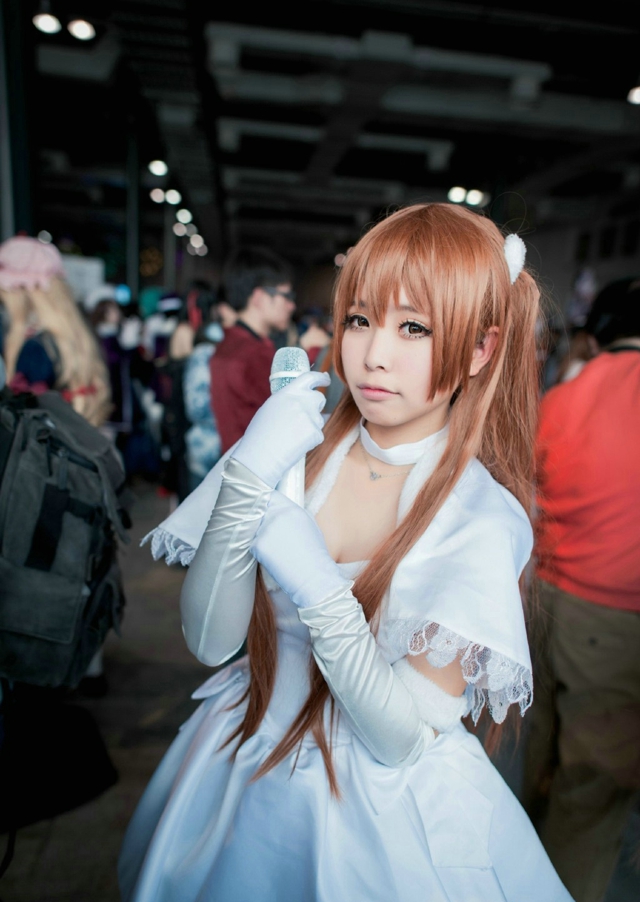长发可爱女生清纯cosplay