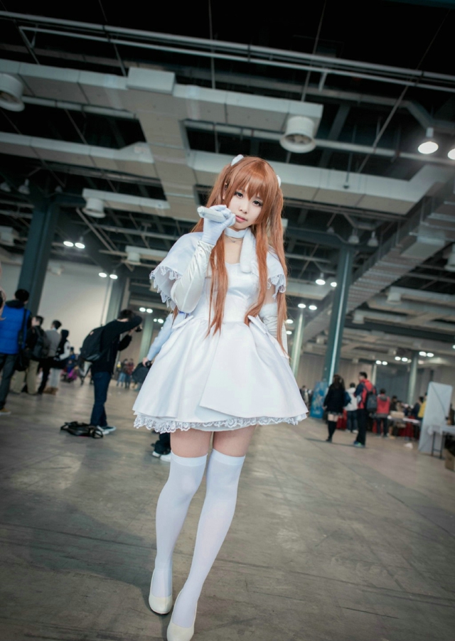 长发可爱女生清纯cosplay