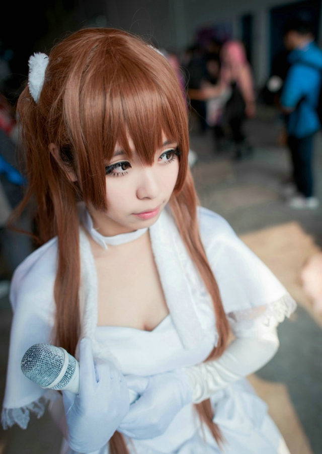 长发可爱女生清纯cosplay