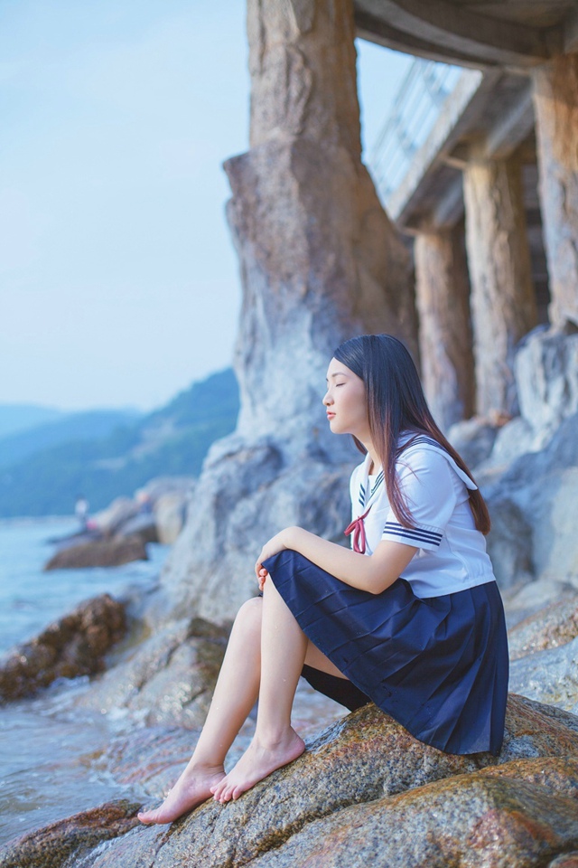 清纯学生妹海边嬉戏玩耍