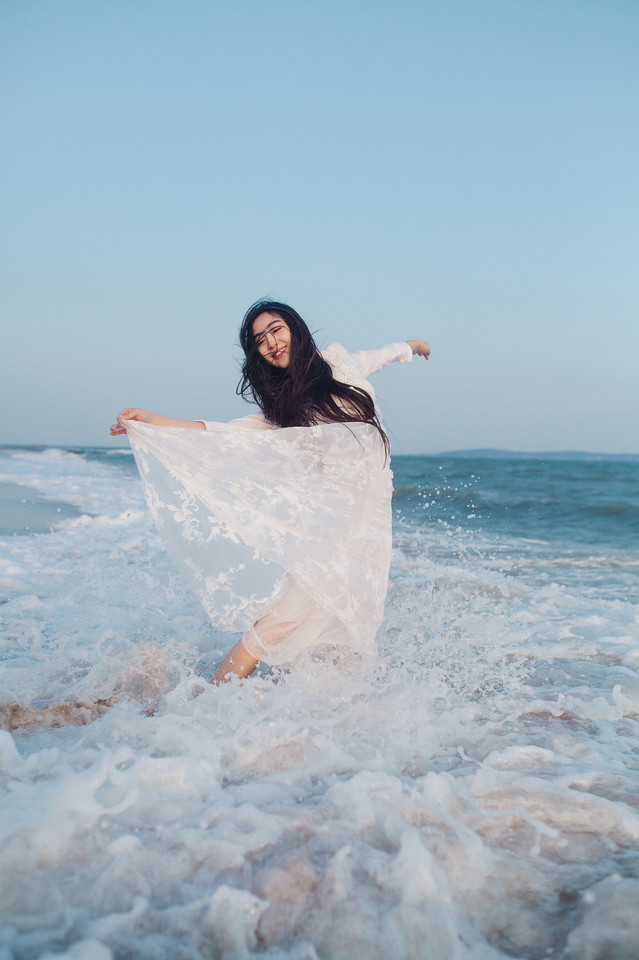 清新纯美美女海边浪漫写真