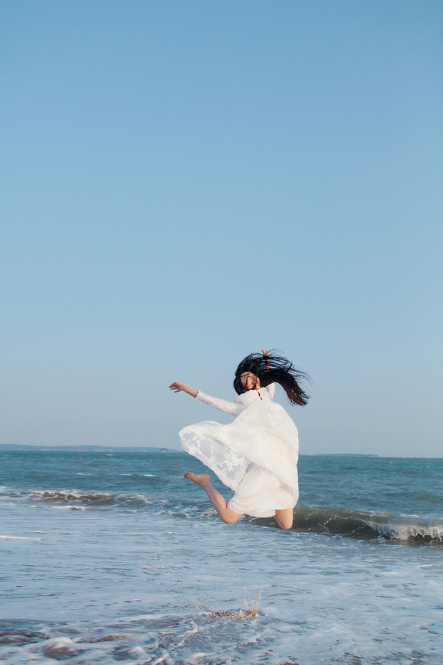 清新纯美美女海边浪漫写真