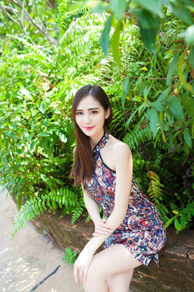 旗袍美女大秀修长美腿