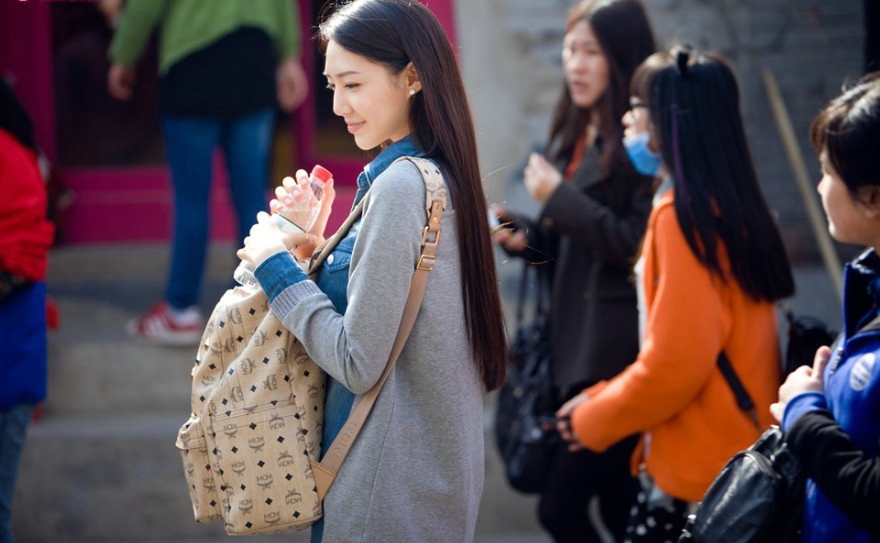 长发清新美女街拍