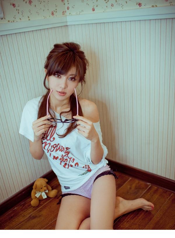 气质小美女清纯美照